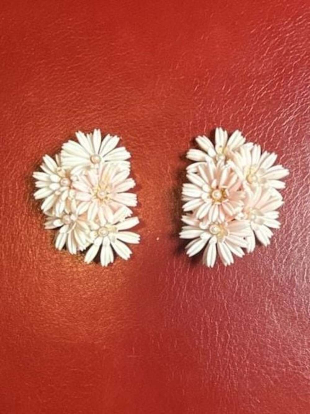 Vintage Featherweights Celluloid Pink Daisy Flower Cluster Clip-On Earrings